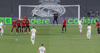 名宿：萨拉赫这种做法在给利物浦制造麻烦，他让自己成为焦点