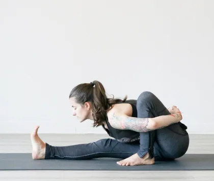 Change Your Life By Yoga And Meditation - 爱游戏